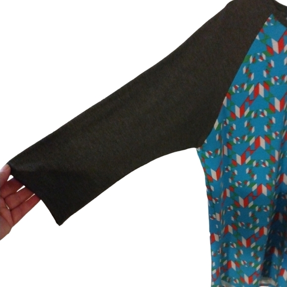 LuLaRoe Randy Tee Geometric Design Jersey Style Athleisure Top XL - Picture 5 of 7